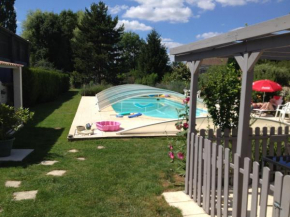 Studio avec piscine privee jardin clos et wifi a Saint Jean d'Angely